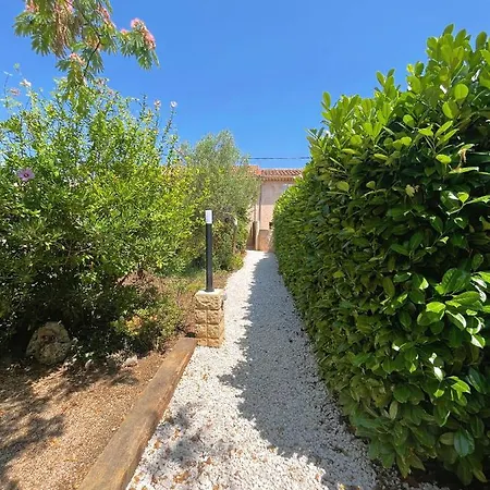 Holiday home Provencal Et Son Terrain De Petanque Hyeres